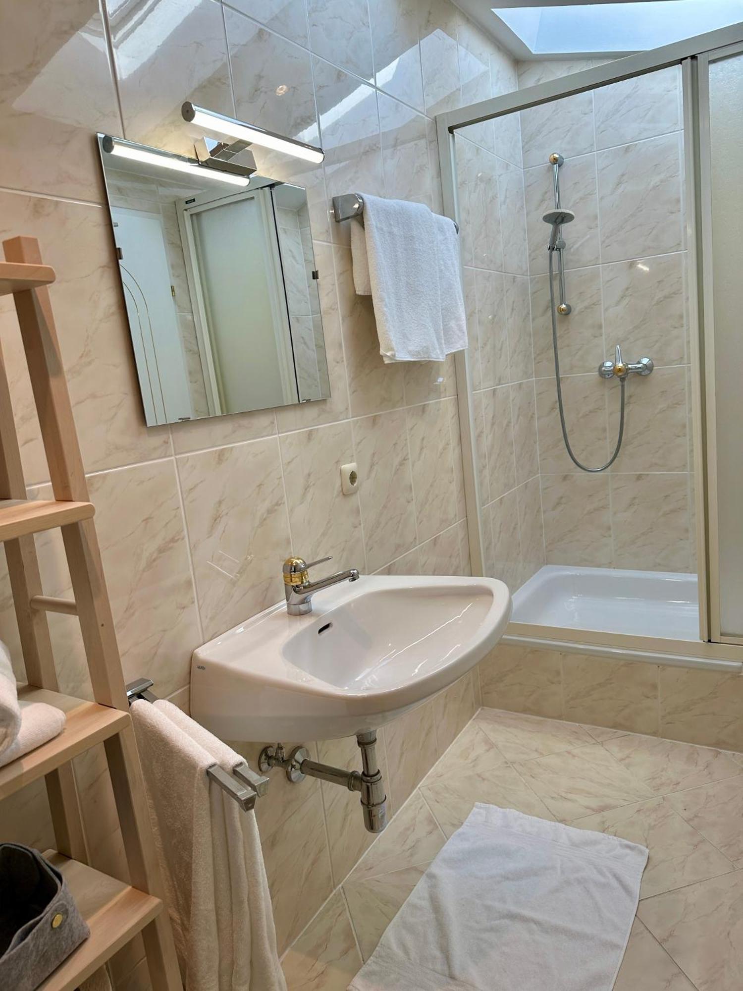 17Er Apartment Mit Sauna Und Privater Garage Mondsee Buitenkant foto